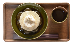 わらびもち びよんど（日本茶付）